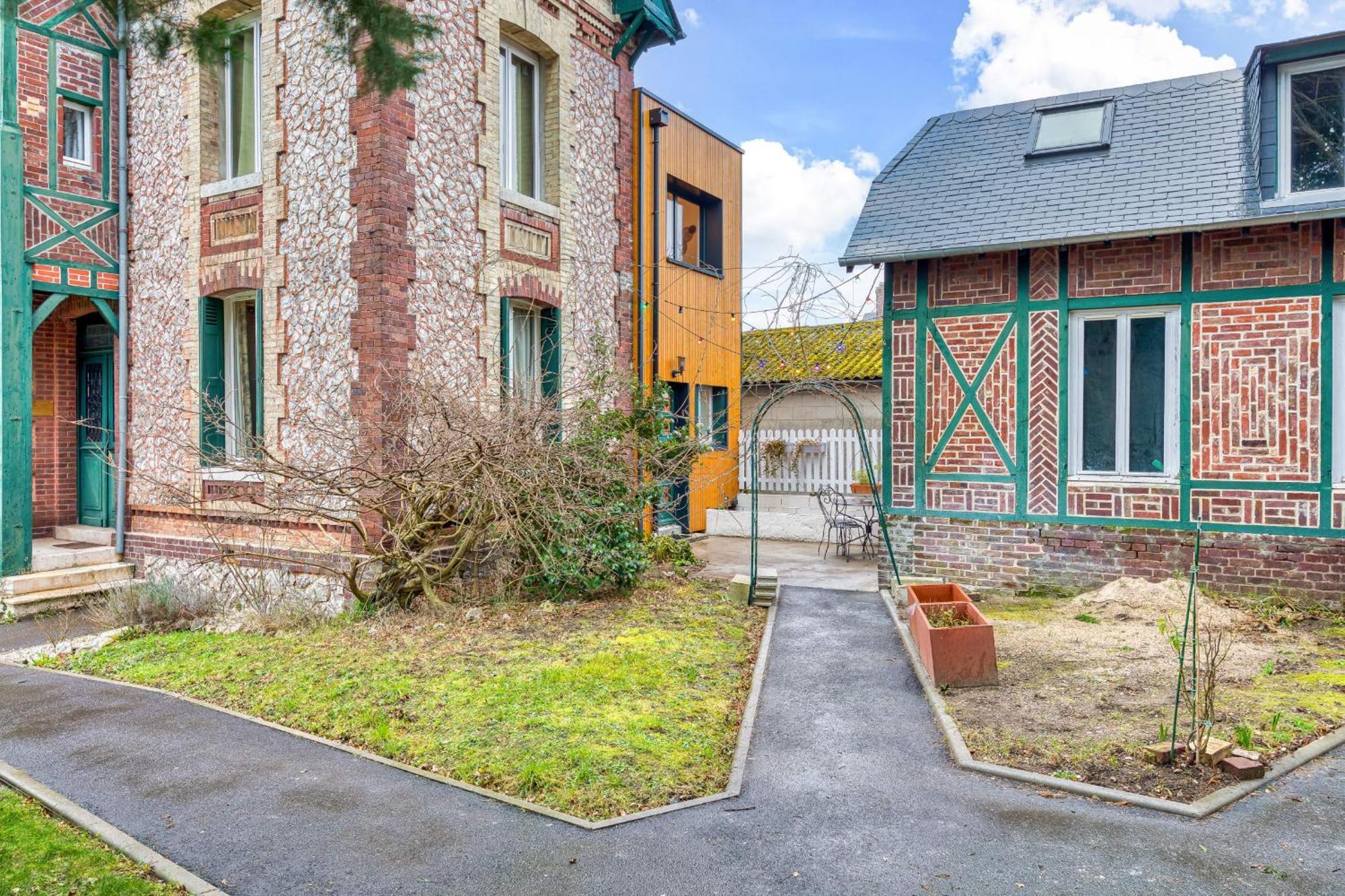 Appartamento Rose Ecrin De Charme Avec Parking Terrasse Privee Et Jardin Partage Grand-Couronne Esterno foto