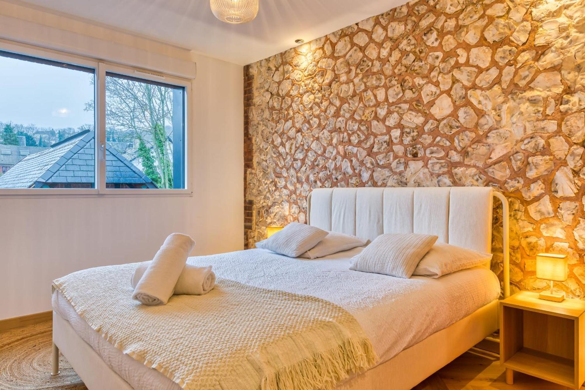 Appartamento Rose Ecrin De Charme Avec Parking Terrasse Privee Et Jardin Partage Grand-Couronne Esterno foto
