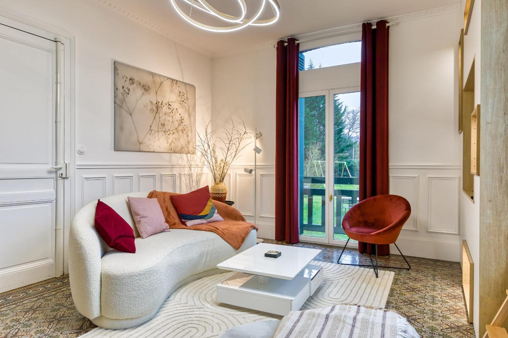 Appartamento Rose Ecrin De Charme Avec Parking Terrasse Privee Et Jardin Partage Grand-Couronne Esterno foto